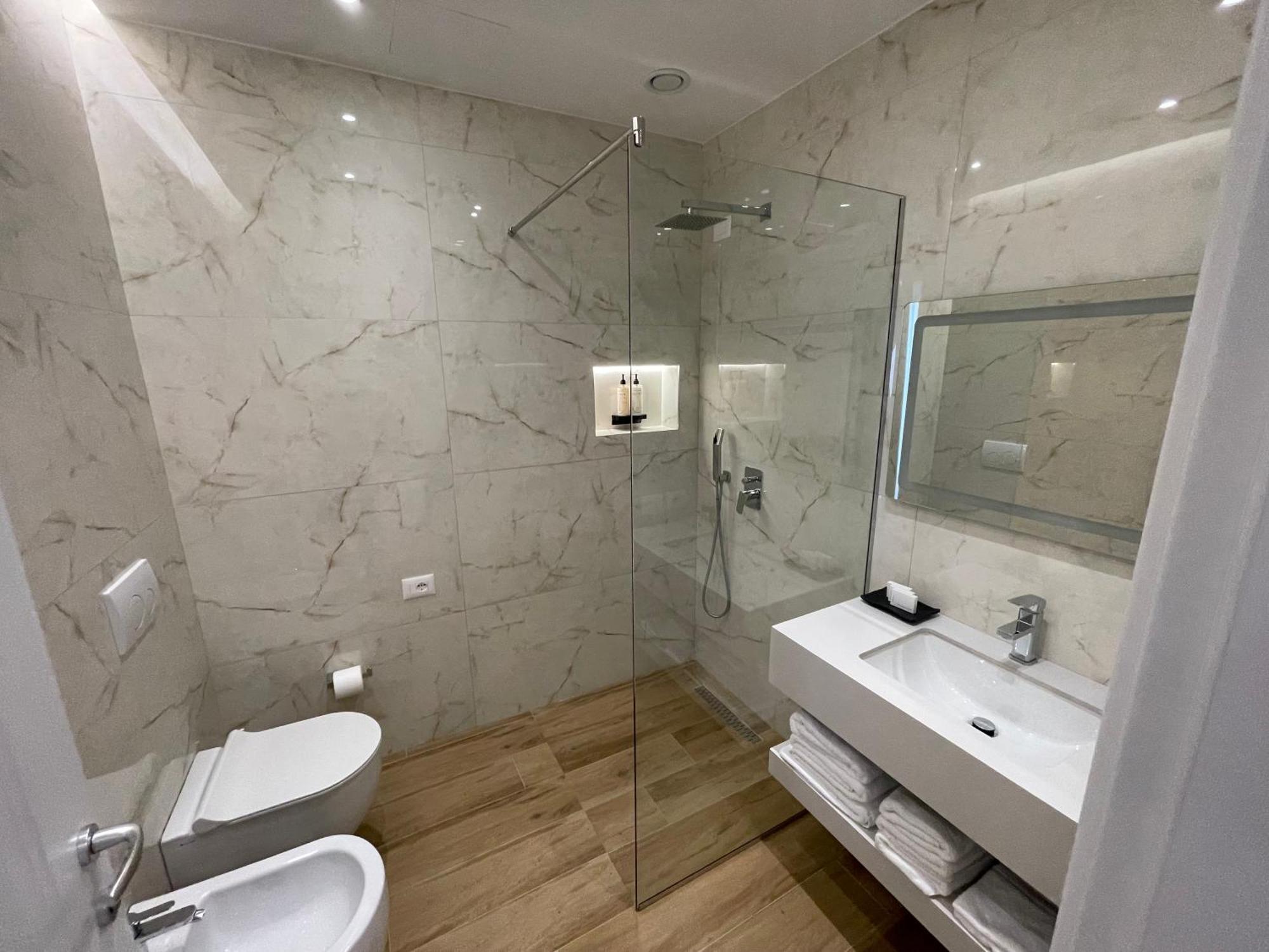 Seaside Hotel Vlore Exterior photo